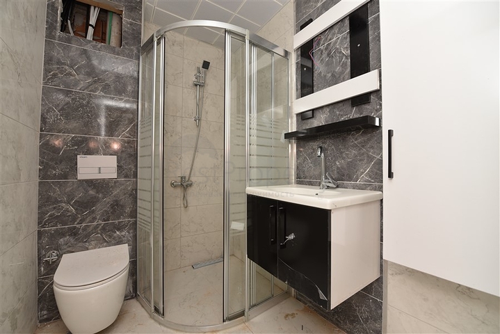 شقق ودوبلكس ضمن مجمع سكني حديث في الانيا / مهموتلار 