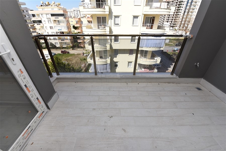 شقق ودوبلكس ضمن مجمع سكني حديث في الانيا / مهموتلار 