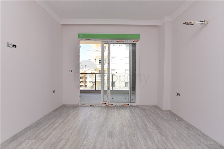 شقق ودوبلكس ضمن مجمع سكني حديث في الانيا / مهموتلار 