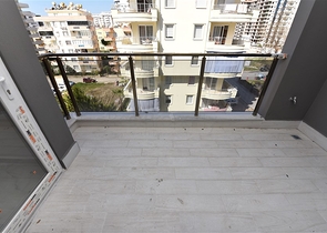 شقق ودوبلكس ضمن مجمع سكني حديث في الانيا / مهموتلار 