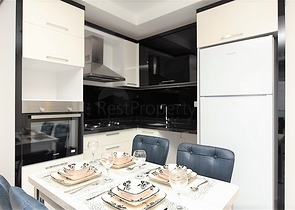 شقق غرفة وصالة مفروشة - ضمن مجمع حديث في الانيا / مهموتلار 