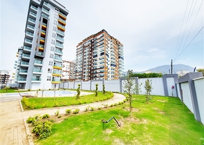 شقق غرفة وصالة مفروشة - ضمن مجمع حديث في الانيا / مهموتلار 