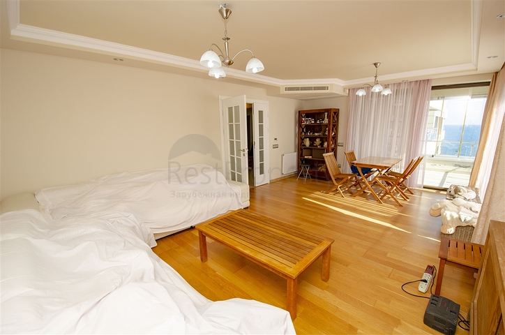 شقة 2 + 1 مع مطبخ منفصل على الصف الأول من الشاطئ في أنطاليا