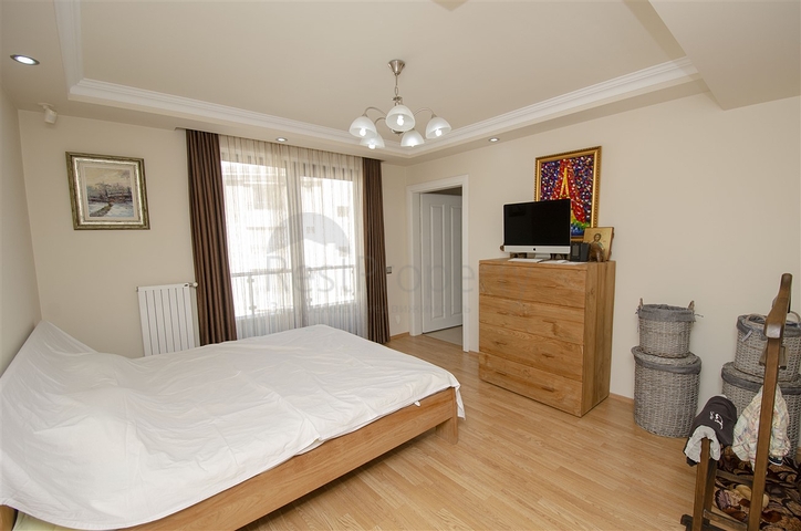 شقة 2 + 1 مع مطبخ منفصل على الصف الأول من الشاطئ في أنطاليا