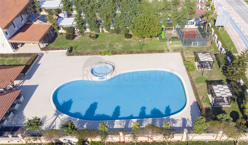 شقة 2 + 1 مع مطبخ منفصل على الصف الأول من الشاطئ في أنطاليا