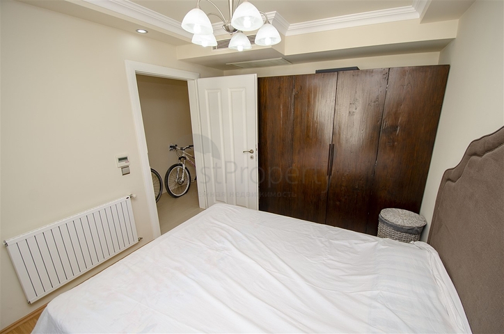 شقة 2 + 1 مع مطبخ منفصل على الصف الأول من الشاطئ في أنطاليا