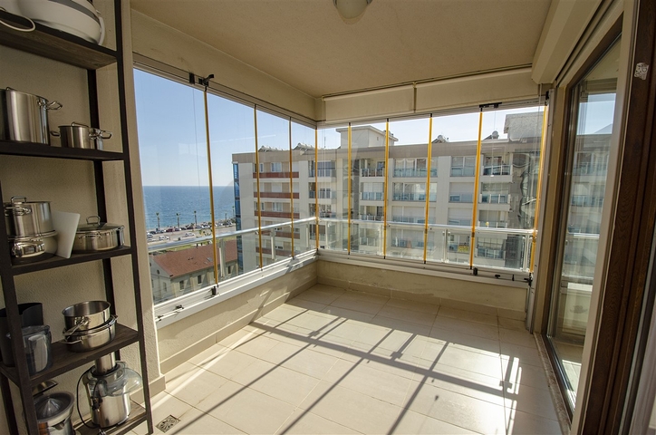 شقة 2 + 1 مع مطبخ منفصل على الصف الأول من الشاطئ في أنطاليا