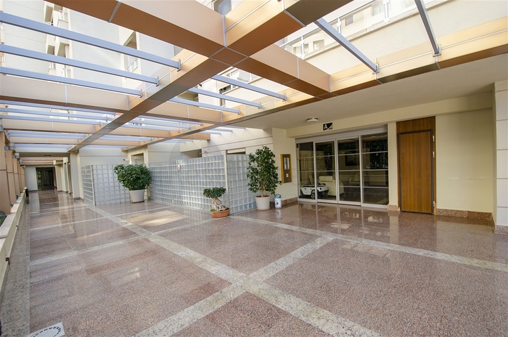 شقة 2 + 1 مع مطبخ منفصل على الصف الأول من الشاطئ في أنطاليا