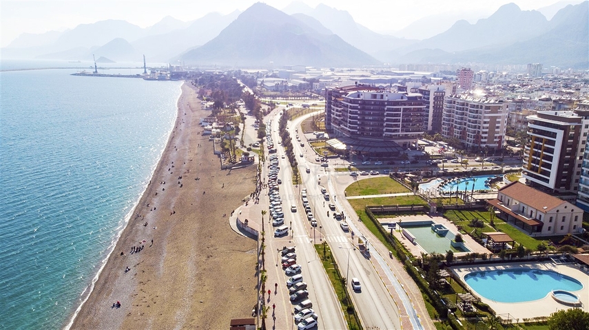 شقة 2 + 1 مع مطبخ منفصل على الصف الأول من الشاطئ في أنطاليا