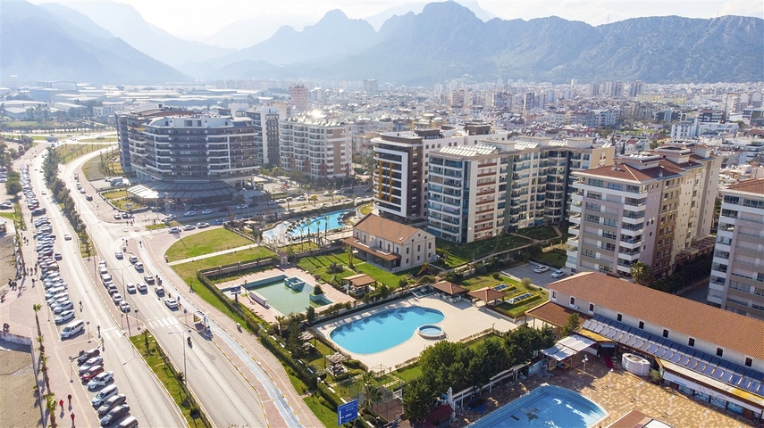 شقة 2 + 1 مع مطبخ منفصل على الصف الأول من الشاطئ في أنطاليا