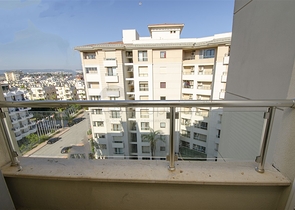 شقة 2 + 1 مع مطبخ منفصل على الصف الأول من الشاطئ في أنطاليا