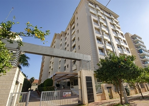 شقة 2 + 1 مع مطبخ منفصل على الصف الأول من الشاطئ في أنطاليا