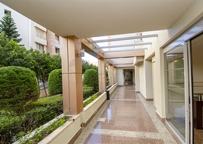 شقة 2 + 1 مع مطبخ منفصل على الصف الأول من الشاطئ في أنطاليا