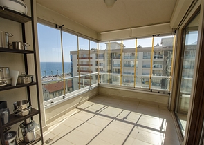 شقة 2 + 1 مع مطبخ منفصل على الصف الأول من الشاطئ في أنطاليا