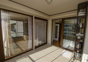 شقة 2 + 1 مع مطبخ منفصل على الصف الأول من الشاطئ في أنطاليا