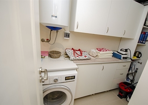 شقة 2 + 1 مع مطبخ منفصل على الصف الأول من الشاطئ في أنطاليا