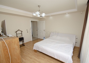 شقة 2 + 1 مع مطبخ منفصل على الصف الأول من الشاطئ في أنطاليا