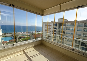 شقة 2 + 1 مع مطبخ منفصل على الصف الأول من الشاطئ في أنطاليا