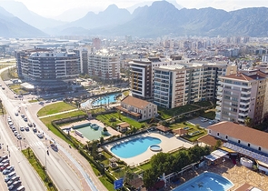 شقة 2 + 1 مع مطبخ منفصل على الصف الأول من الشاطئ في أنطاليا