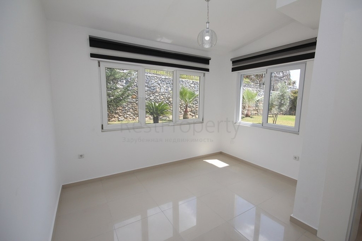 فيلا مستقلة مع ارض 1000 متر - اطلالة بحر - في اوبا / الانيا 