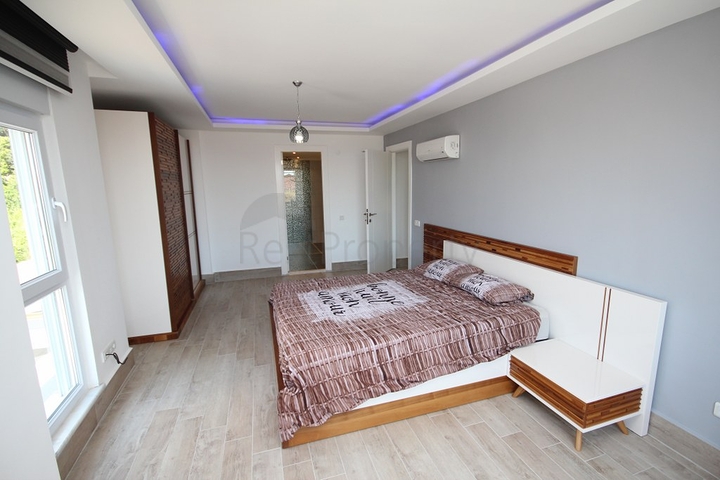 فيلا مستقلة مع ارض 1000 متر - اطلالة بحر - في اوبا / الانيا 