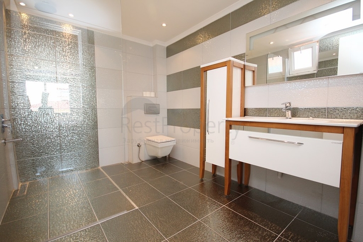 فيلا مستقلة مع ارض 1000 متر - اطلالة بحر - في اوبا / الانيا 