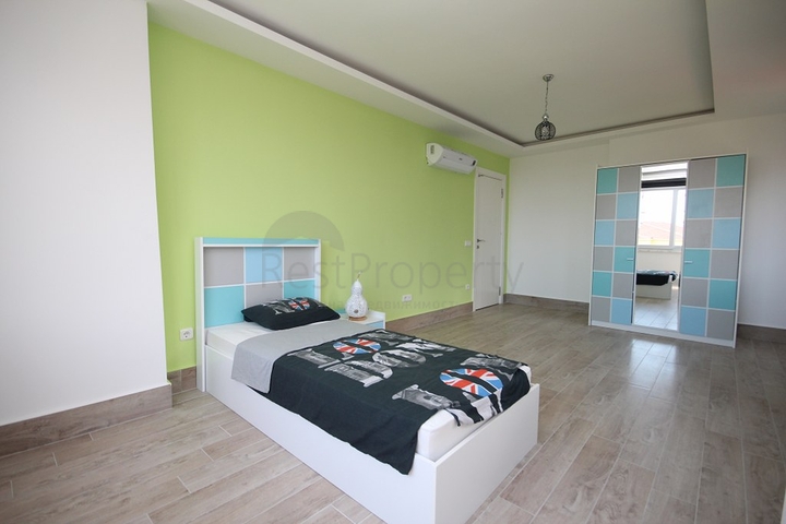 فيلا مستقلة مع ارض 1000 متر - اطلالة بحر - في اوبا / الانيا 