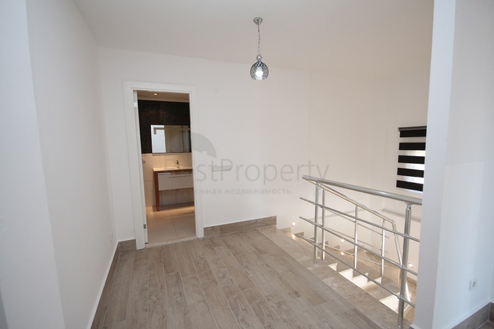 فيلا مستقلة مع ارض 1000 متر - اطلالة بحر - في اوبا / الانيا 