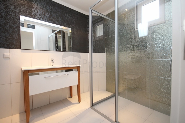 فيلا مستقلة مع ارض 1000 متر - اطلالة بحر - في اوبا / الانيا 