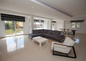 فيلا مستقلة مع ارض 1000 متر - اطلالة بحر - في اوبا / الانيا 