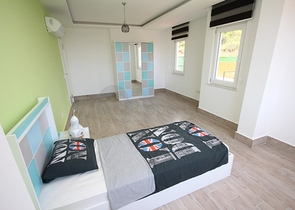 فيلا مستقلة مع ارض 1000 متر - اطلالة بحر - في اوبا / الانيا 