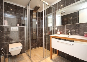 فيلا مستقلة مع ارض 1000 متر - اطلالة بحر - في اوبا / الانيا 