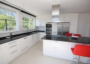 فيلا مستقلة مع ارض 1000 متر - اطلالة بحر - في اوبا / الانيا 