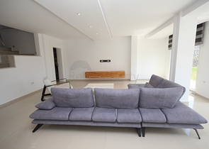 فيلا مستقلة مع ارض 1000 متر - اطلالة بحر - في اوبا / الانيا 