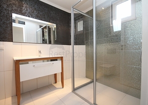 فيلا مستقلة مع ارض 1000 متر - اطلالة بحر - في اوبا / الانيا 