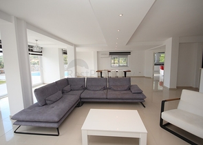 فيلا مستقلة مع ارض 1000 متر - اطلالة بحر - في اوبا / الانيا 