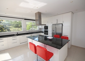 فيلا مستقلة مع ارض 1000 متر - اطلالة بحر - في اوبا / الانيا 