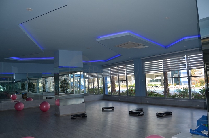 مجمع سكني 5 نجوم - قريب من البحر -شقة غرفة وصالة - في كاستل / الانيا 