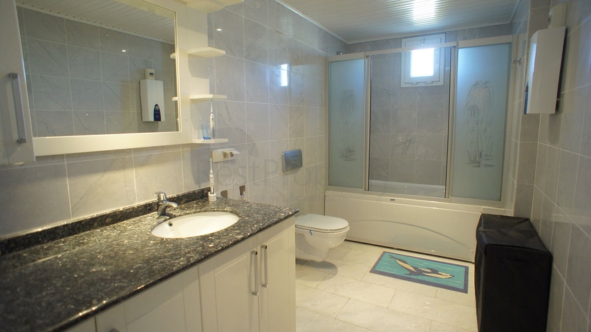 شقة مفروشة بغرفتي نوم للإيجار في توسمورا