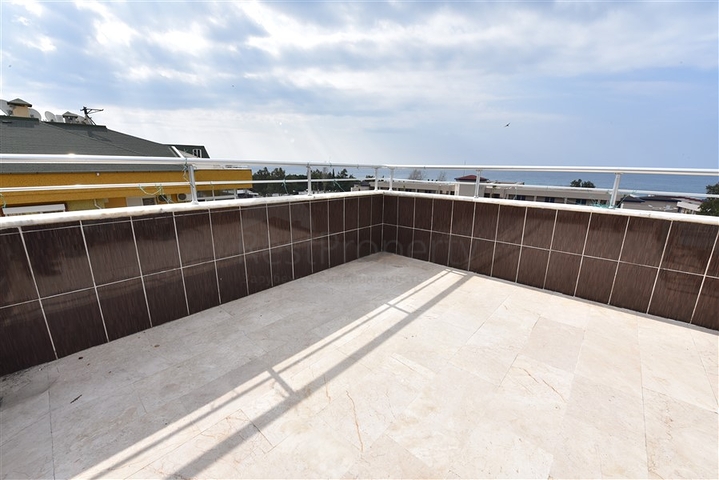 اطلالة بحر - دوبلكس اربع غرف وصالة - مفروشة - في منطقة كاستل / الانيا 