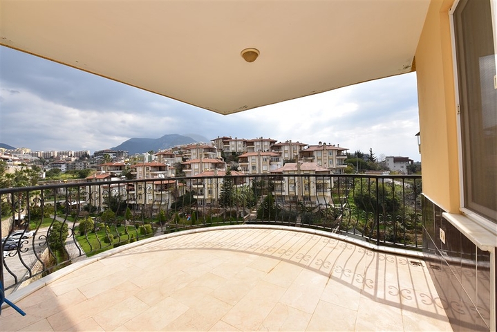 اطلالة بحر - دوبلكس اربع غرف وصالة - مفروشة - في منطقة كاستل / الانيا 