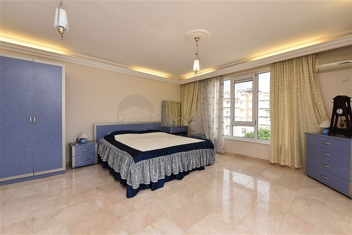 اطلالة بحر - دوبلكس اربع غرف وصالة - مفروشة - في منطقة كاستل / الانيا 