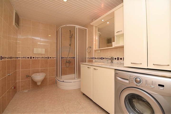 اطلالة بحر - دوبلكس اربع غرف وصالة - مفروشة - في منطقة كاستل / الانيا 