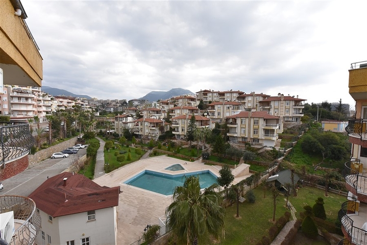 اطلالة بحر - دوبلكس اربع غرف وصالة - مفروشة - في منطقة كاستل / الانيا 