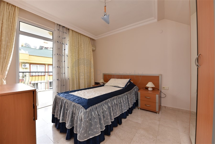 اطلالة بحر - دوبلكس اربع غرف وصالة - مفروشة - في منطقة كاستل / الانيا 