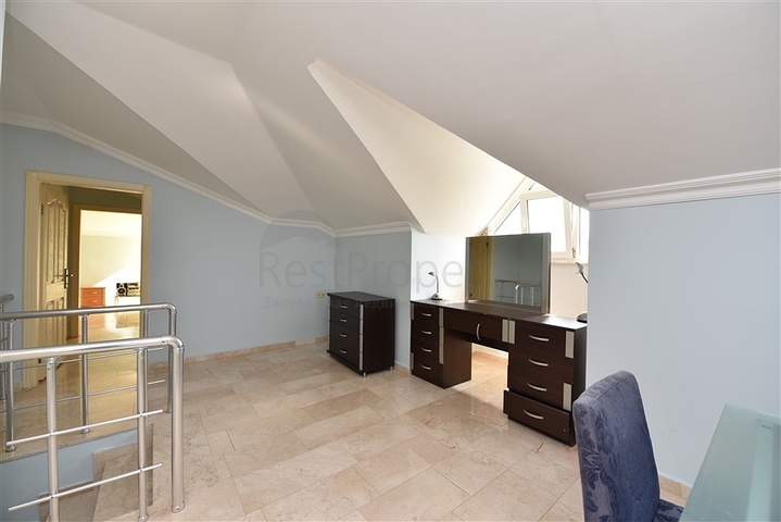 اطلالة بحر - دوبلكس اربع غرف وصالة - مفروشة - في منطقة كاستل / الانيا 