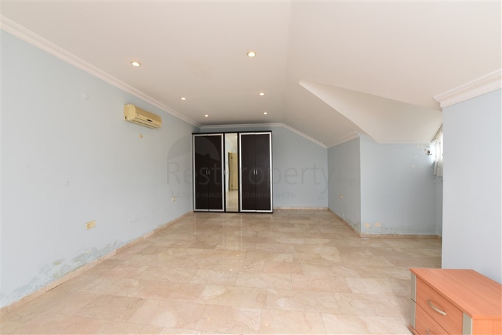 اطلالة بحر - دوبلكس اربع غرف وصالة - مفروشة - في منطقة كاستل / الانيا 