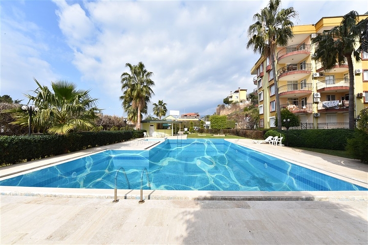 اطلالة بحر - دوبلكس اربع غرف وصالة - مفروشة - في منطقة كاستل / الانيا 