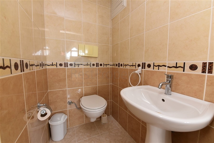 اطلالة بحر - دوبلكس اربع غرف وصالة - مفروشة - في منطقة كاستل / الانيا 