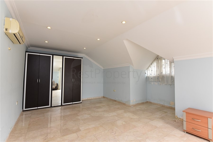 اطلالة بحر - دوبلكس اربع غرف وصالة - مفروشة - في منطقة كاستل / الانيا 